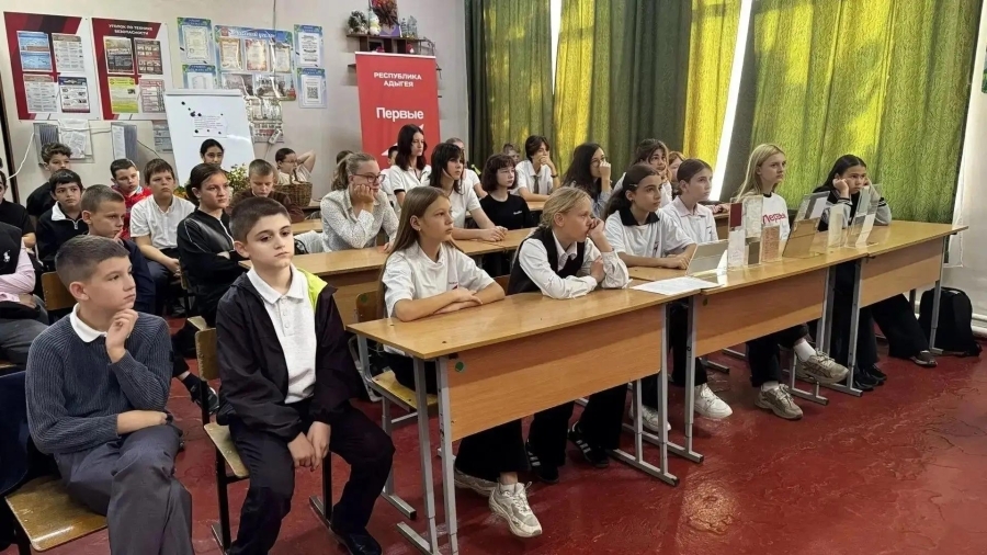 Память о комсомоле: встреча школьников с сотрудниками музея