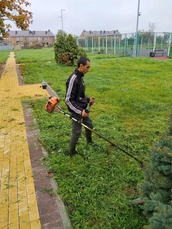 В поселениях Гиагинского района продолжаются работы по благоустройству